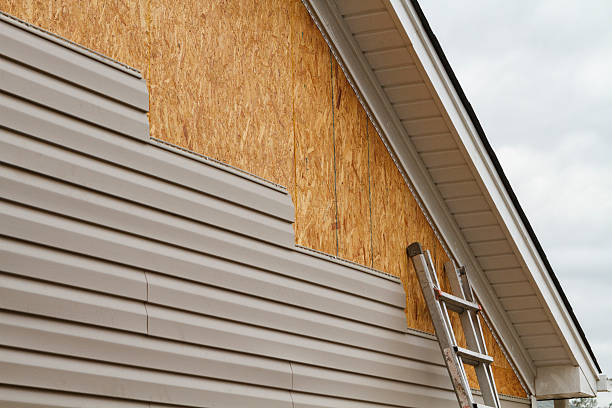 Professional Emergency Siding Repair technician working in Darlington, SC